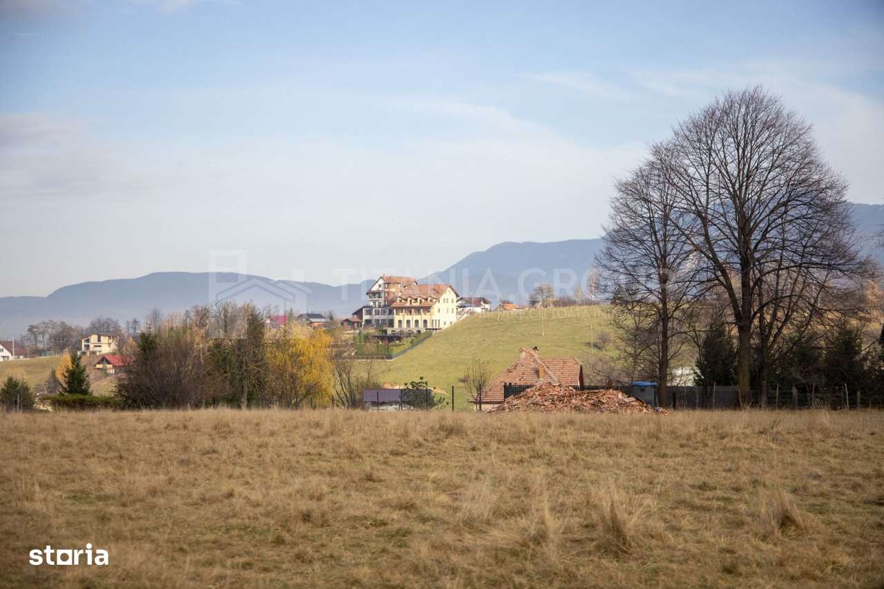 Teren intravilan parcelabil, priveliște spre munți, Sohodol, Bran-11