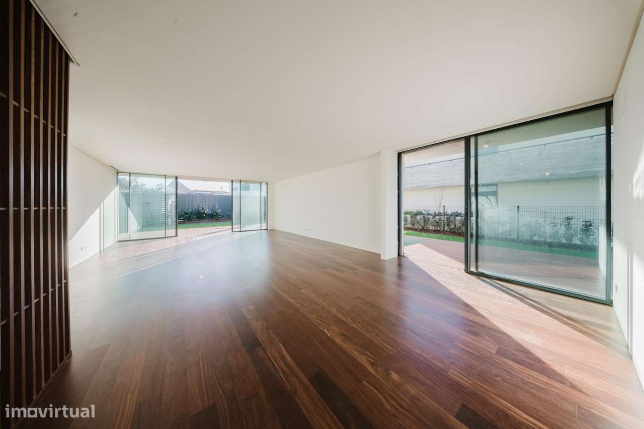 Moradia T4 Isolada com Piscina Privativa no Sandwoods, Cascais - Grande imagem: 4/36