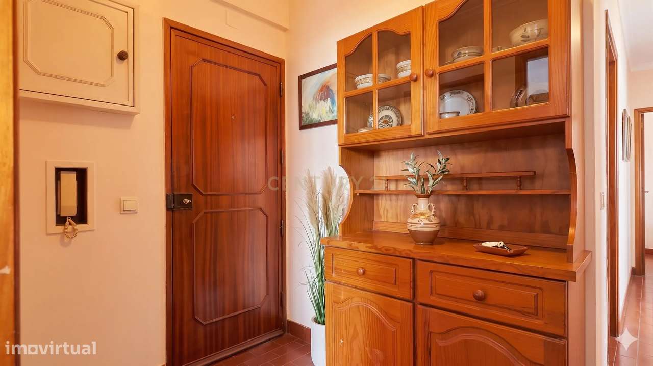Apartamento T2 com Varanda na Venteira, Amadora-7