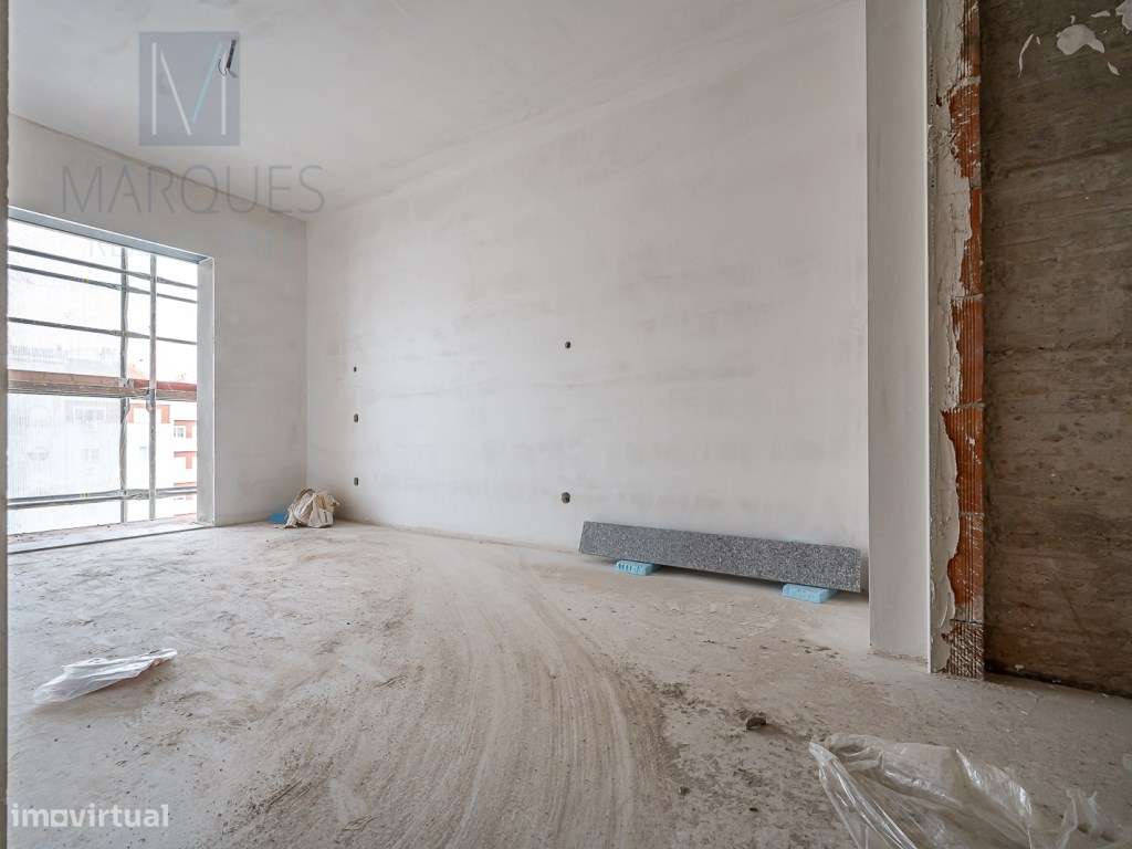 Apartamento T2 com Terraço em Santa Marta do Pinhal - Corroios-9