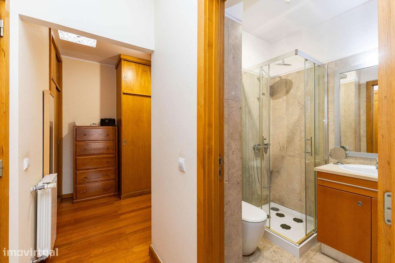 T3 Último Piso c/ Varanda, Garagem e Arrumos. Av. Altino Coelho,...-22
