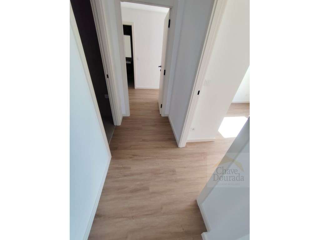 Apartamento T2 com 100m2 novo no Areeiro-10