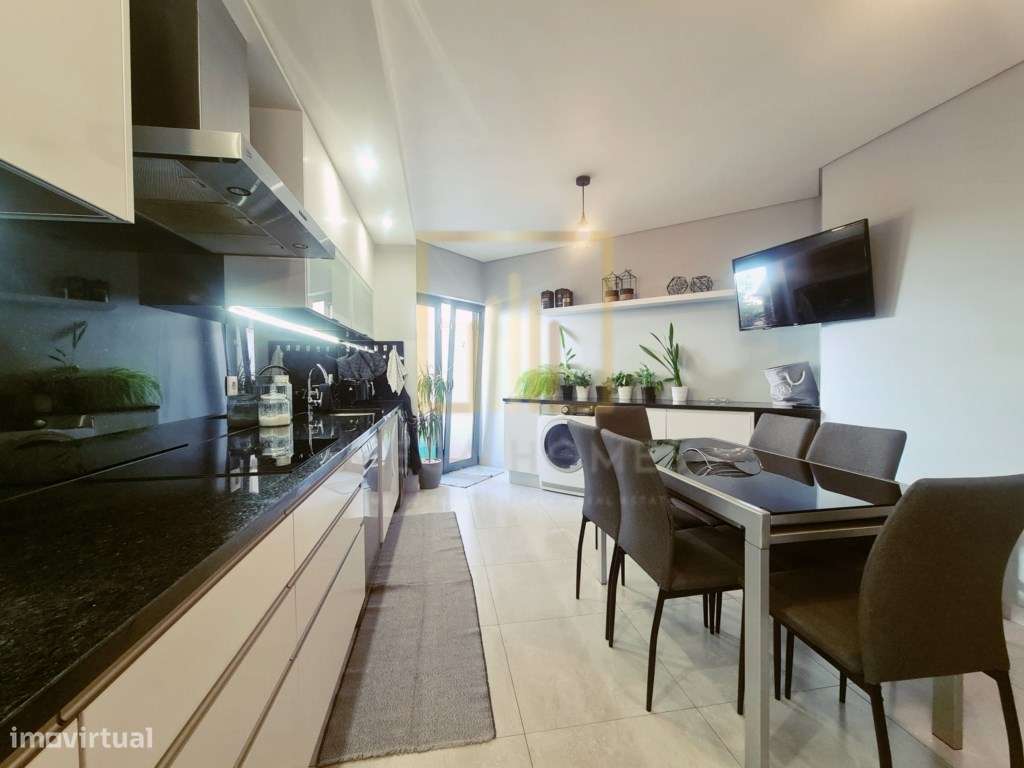 Apartamento T3 com Terraço e 3 WC, em Lagoa.-20