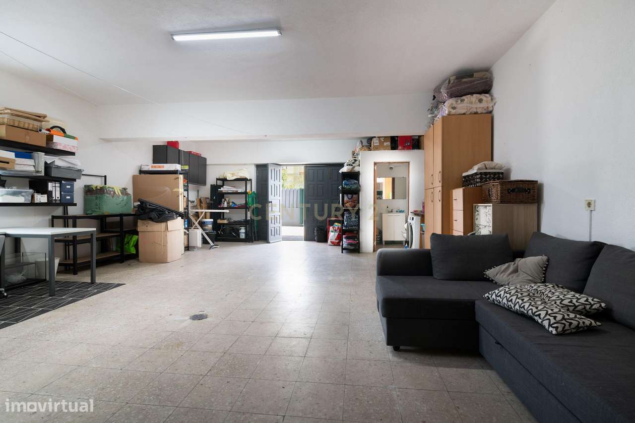Moradia T4 com piscina e garagem junto às Colinas do Cruzeiro-32