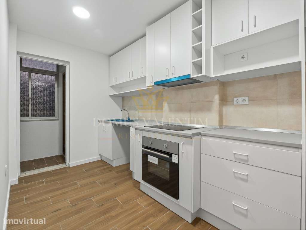 Apartamento T3 Parcialmente Remodelado - Setúbal-1