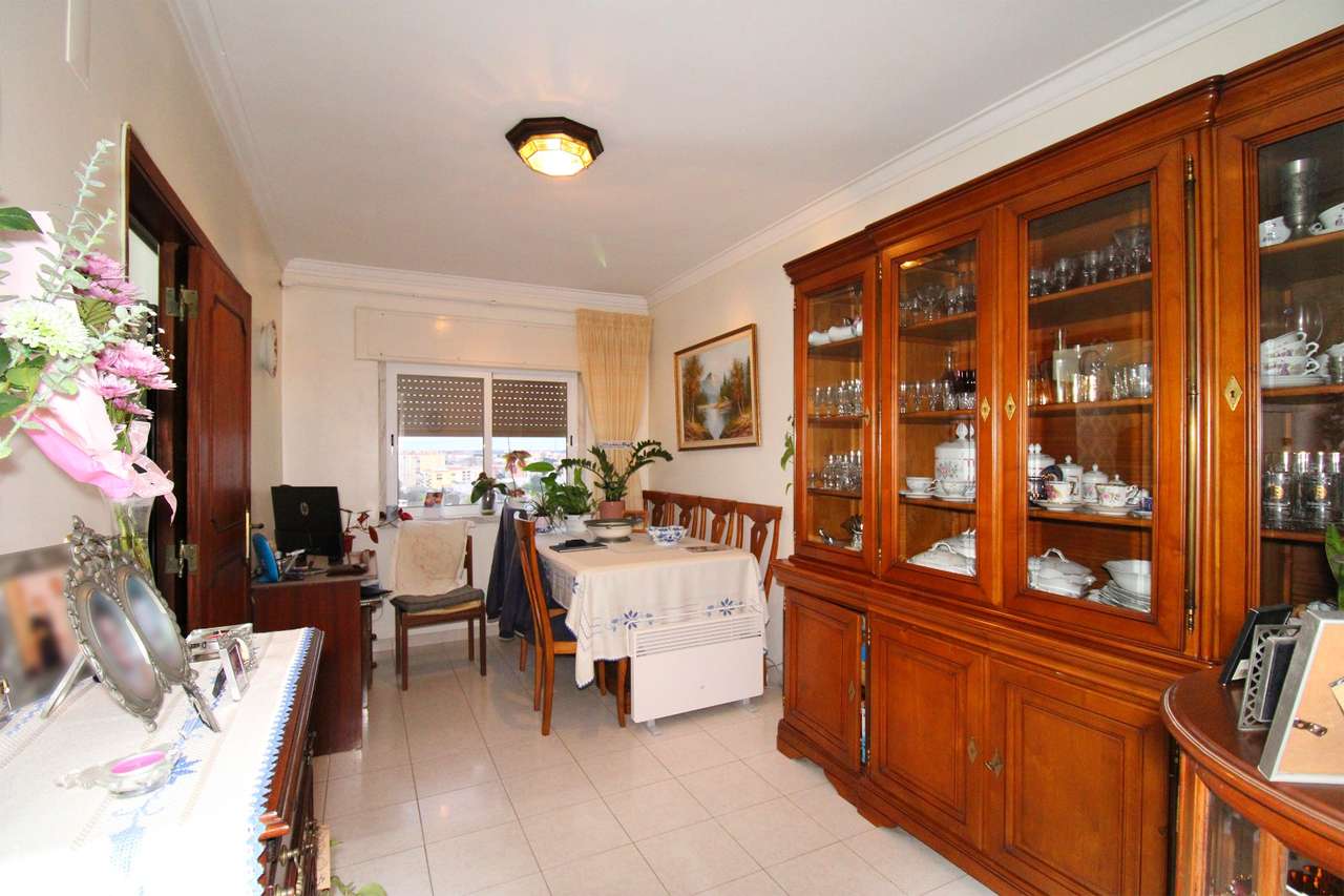 Apartamento T2 Amora - Seixal-17