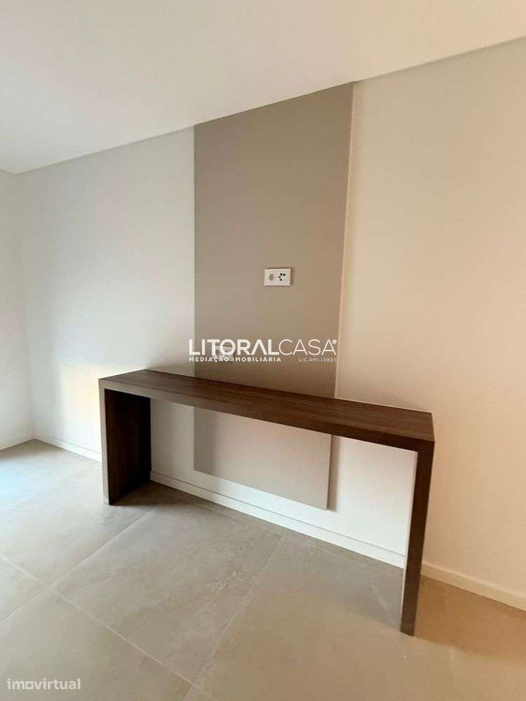 Moradia T4 | Duas Suites | Garagem fechada | Vista Ria - Grande imagem: 4/28