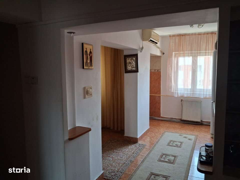 Apartament 3 camere situat in centrul Targu Jiului - Imagine principală: 4/8