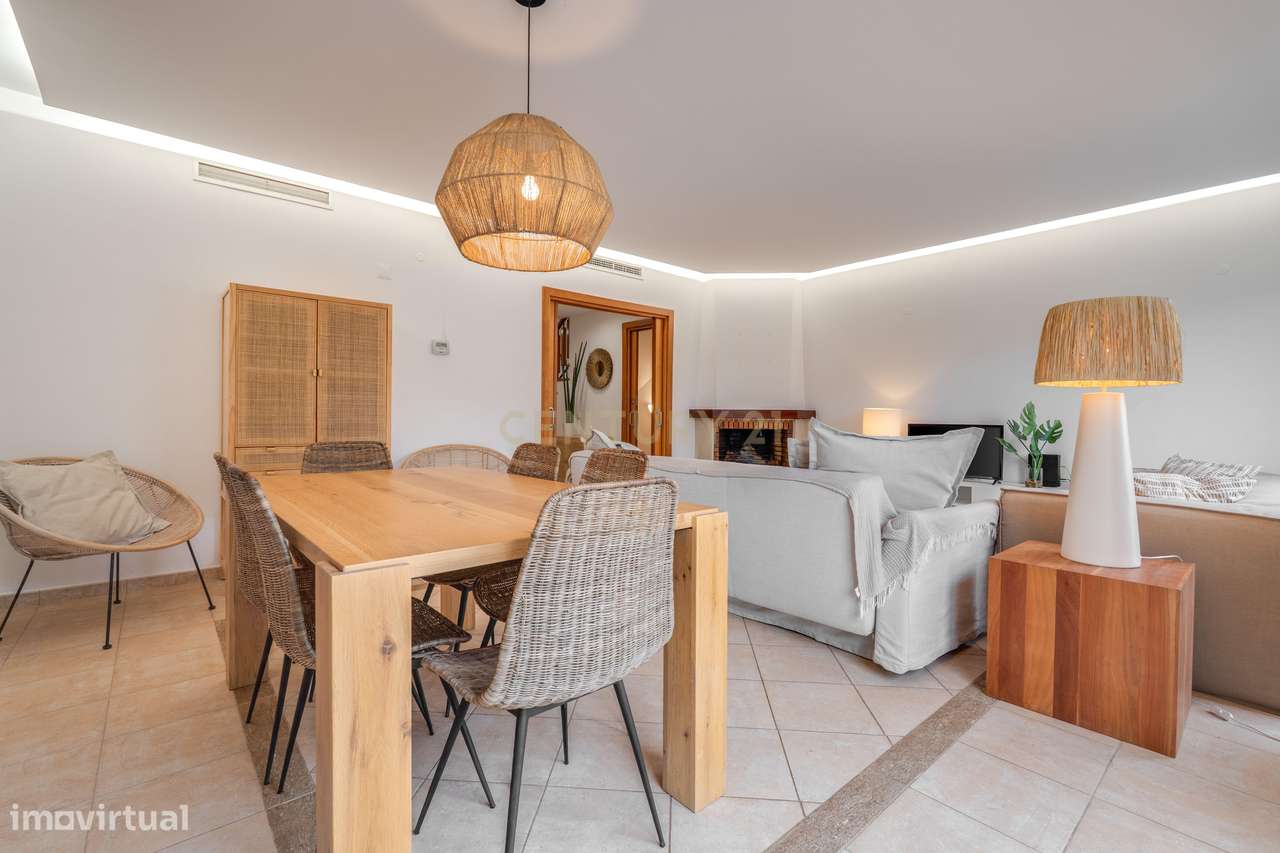 Moradia T3 com Terraços e Garagem Box | Condomínio com Piscina e Golfe - Grande imagem: 5/29