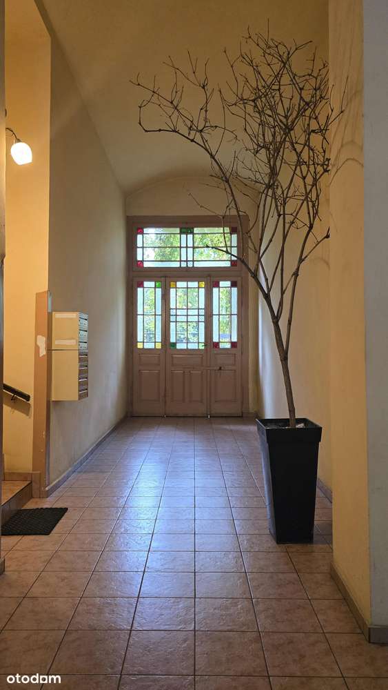 Na sprzedaż klimatyczna kawalerka z antresolą ul. Michałowskiego-5