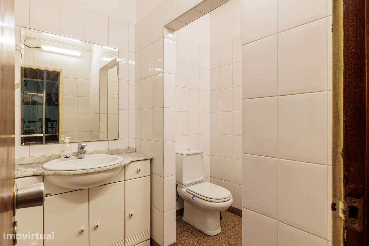 Armazém 460 m² + Logradouro 230 m², Carvalhido- Venda ou arrendamento-6