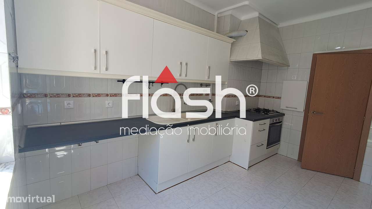 Apartamento T4 nas Mercês-10