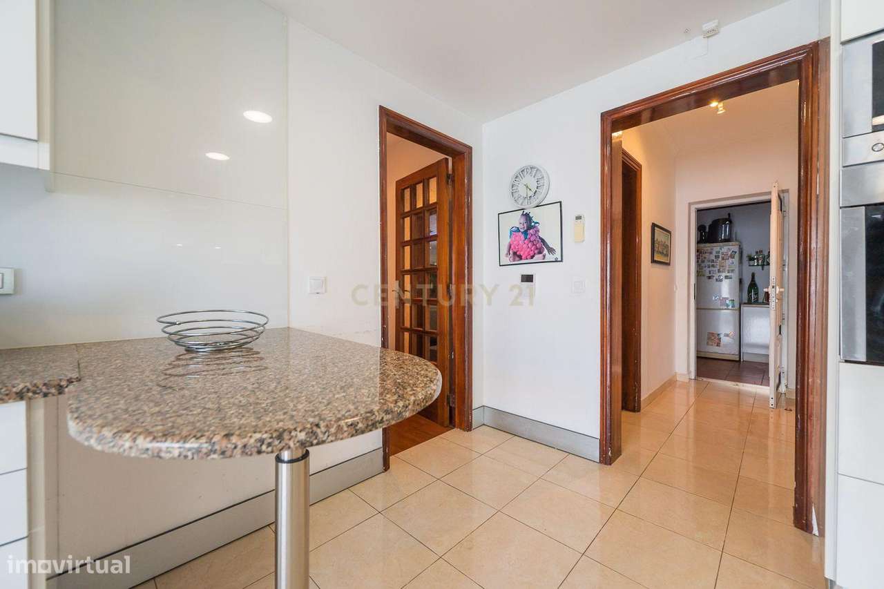 Moradia T4 com piscina-27