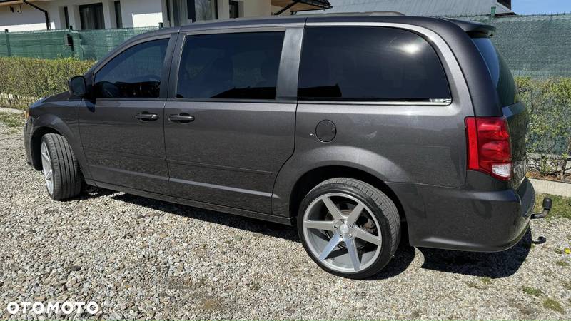 Dodge Grand Caravan - 23