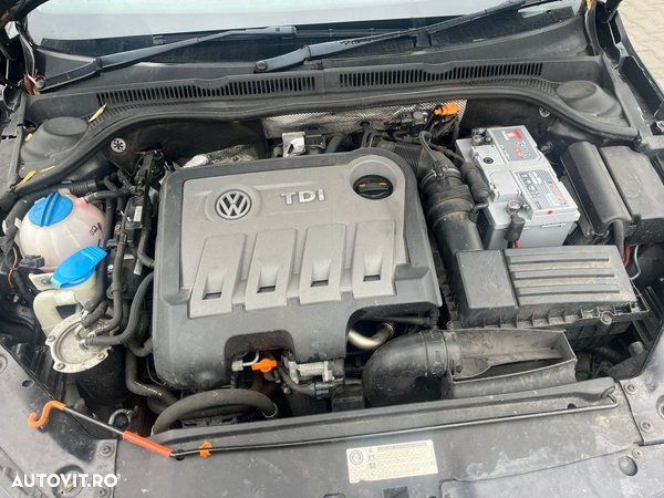 Grila radiator Volkswagen Jetta 2011 SEDAN 2.0 TDI - 9