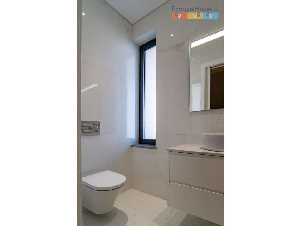 Vivenda T4+1 na praia do Areal com piscina.-34