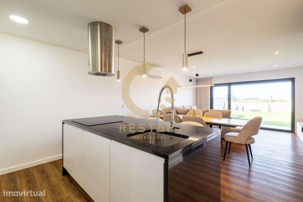 2 Moradias - Vilar Pinheiro - Grande imagem: 4/46