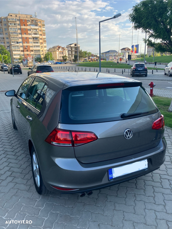 Volkswagen Golf 2.0 TDI DSG Comfortline - 3