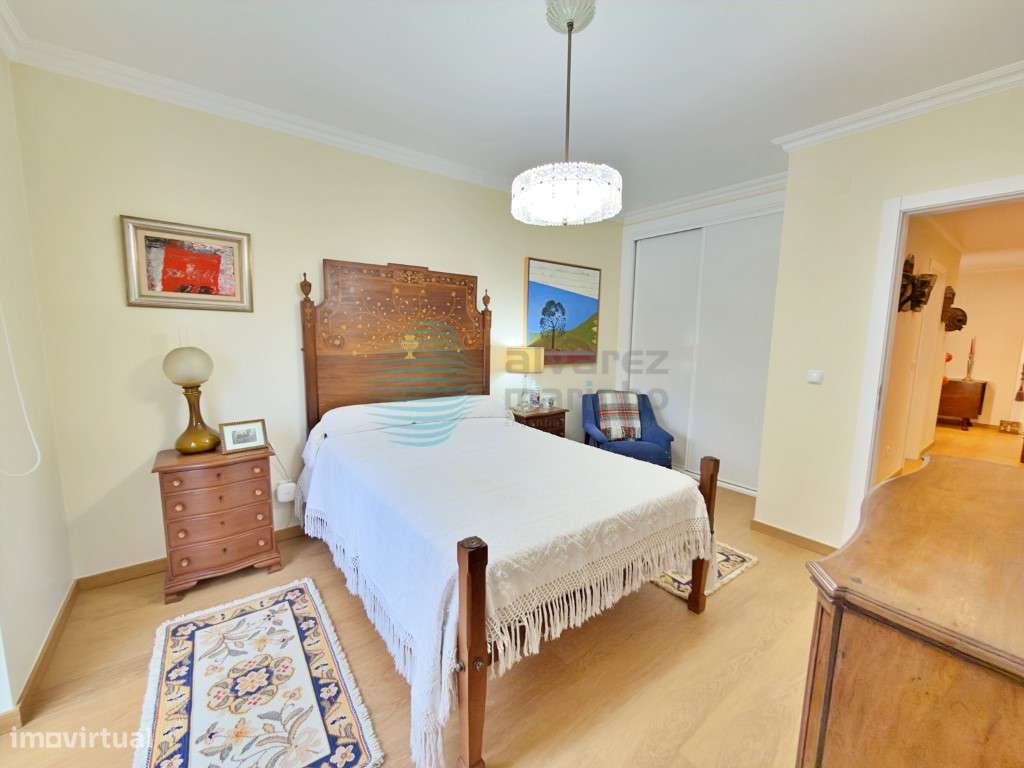 Apartamento T5, com 3 varandas, 2 lugares de estacionamento e Arrec...-22