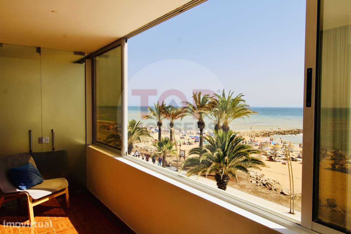 Viva o privilégio de estar na 1ª linha de Mar em Quarteira!-23