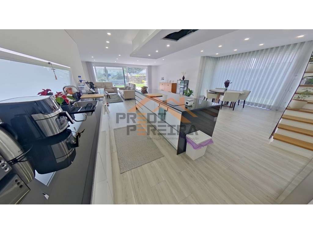 *OPEN HOUSE DIA 13/03 (periodo da tarde)

Situada em Caneças, mor... - Grande imagem: 4/40