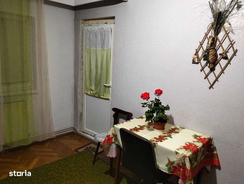 Apartament cu 4 camere de inchiriat o camera cu gazda - Imagine principală: 4/4