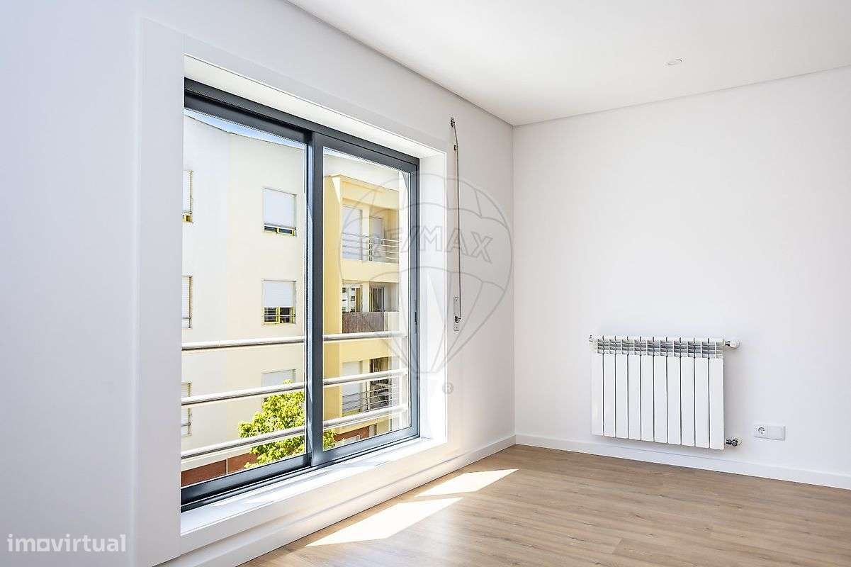 Apartamento T3 à venda em Camarate-7