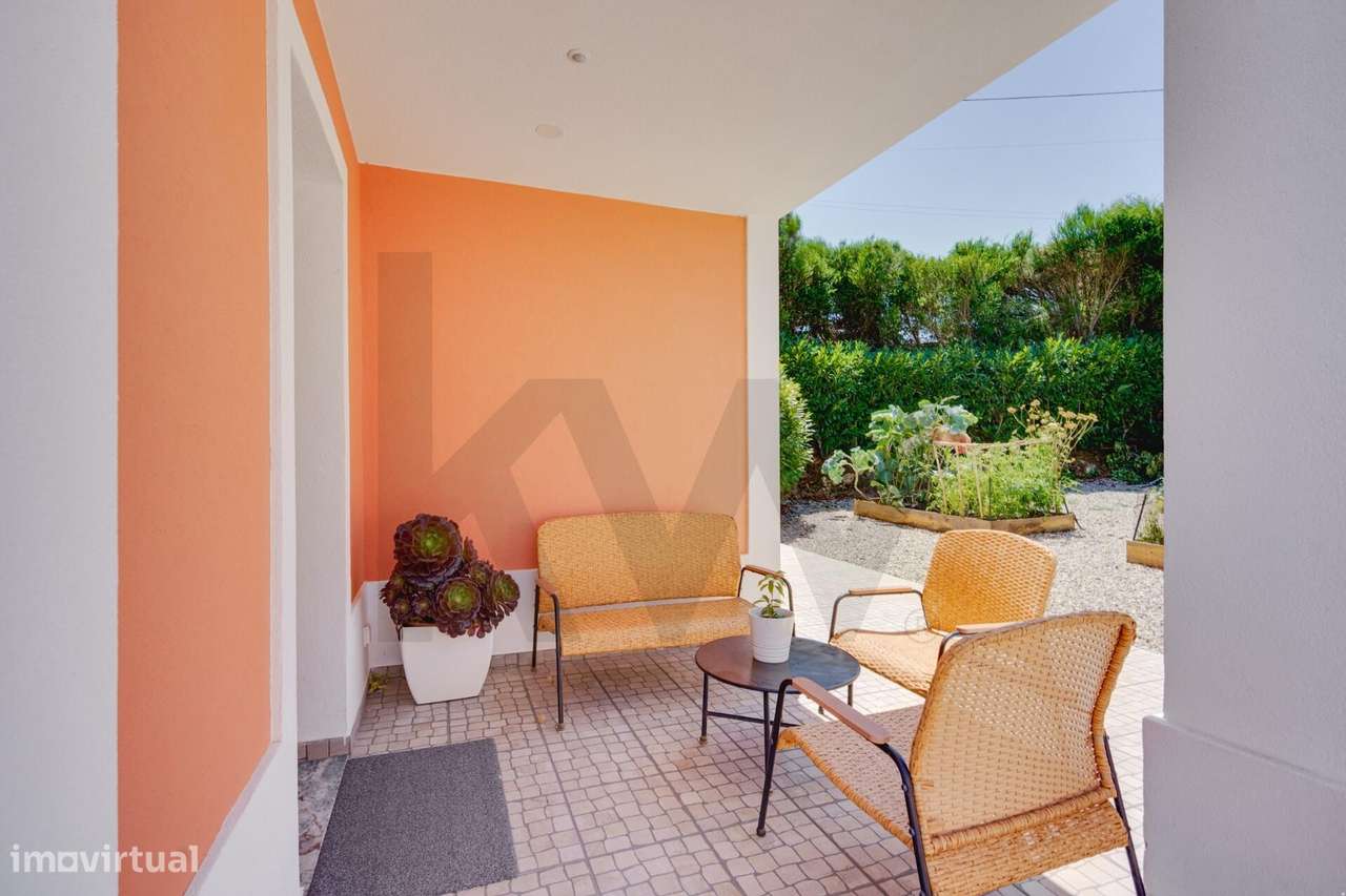 Fabulosa Moradia T4 com Piscina e Espaço Exterior-40