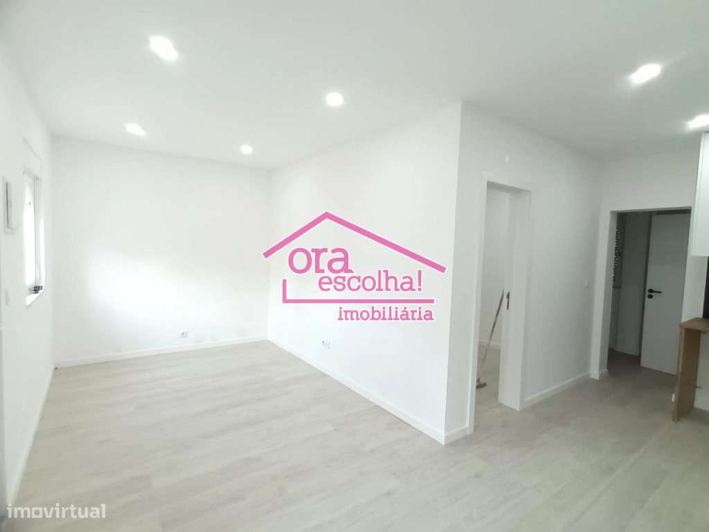 Moradia T1+1 Térrea em Banda TOTALMENTE REMODELADA com Logradouro e... - Grande imagem: 5/17