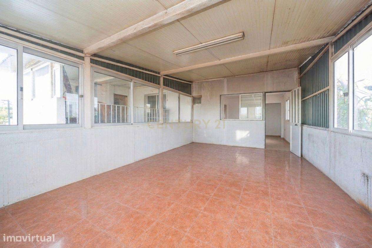 Moradia T2 com Terraço, Quintal e Vista Rio no Casal das Figueiras, Se-16