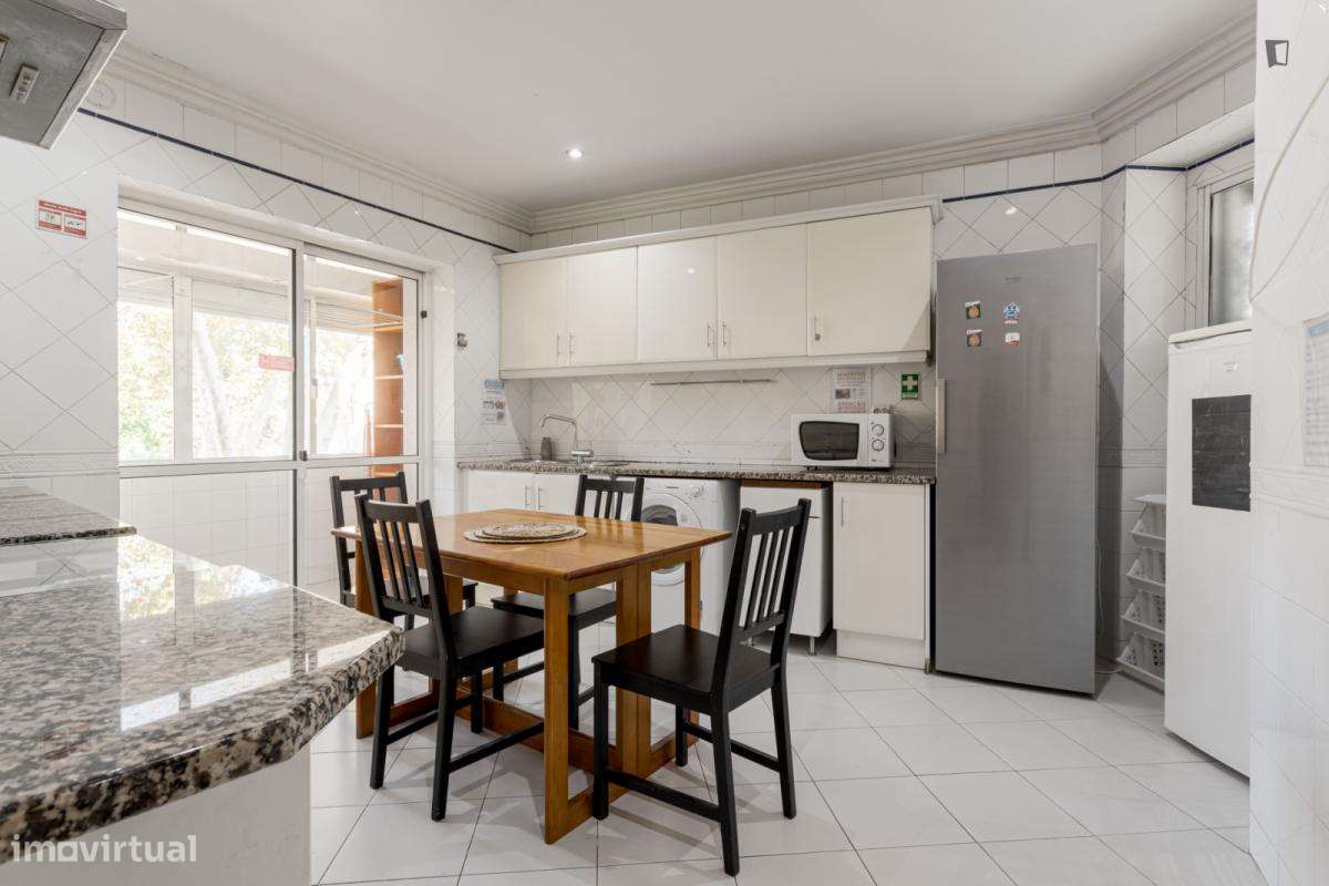 Quarto - localizado em Sete Rios Lisbon - Grande imagem: 4/17