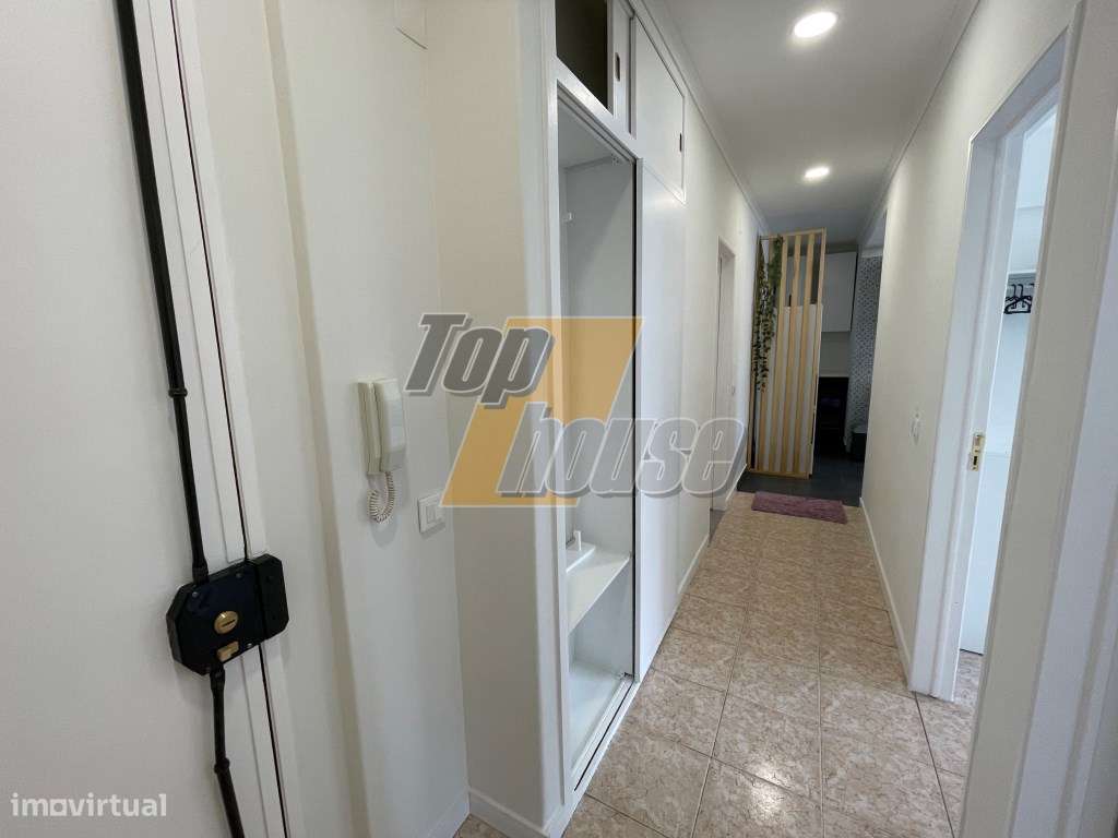 Apartamento T1 Totalmente Reabilitado em Santo António da Caparica-6
