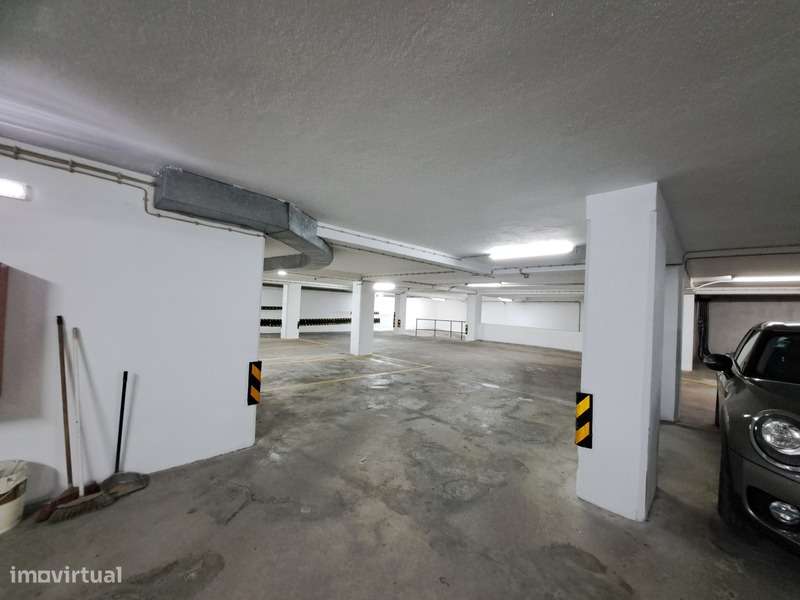 Parqueamento no CENTRO de Torres Vedras - Grande imagem: 4/24