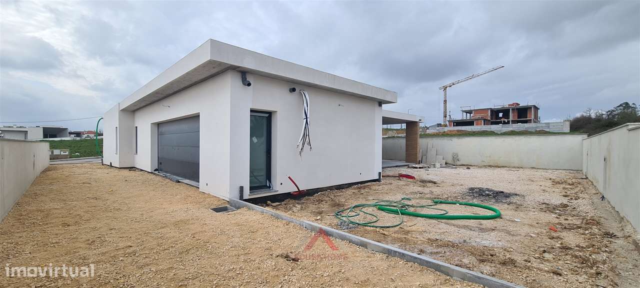 Moradia Rés-do-Chão T4 - Parceiros - Grande imagem: 3/12