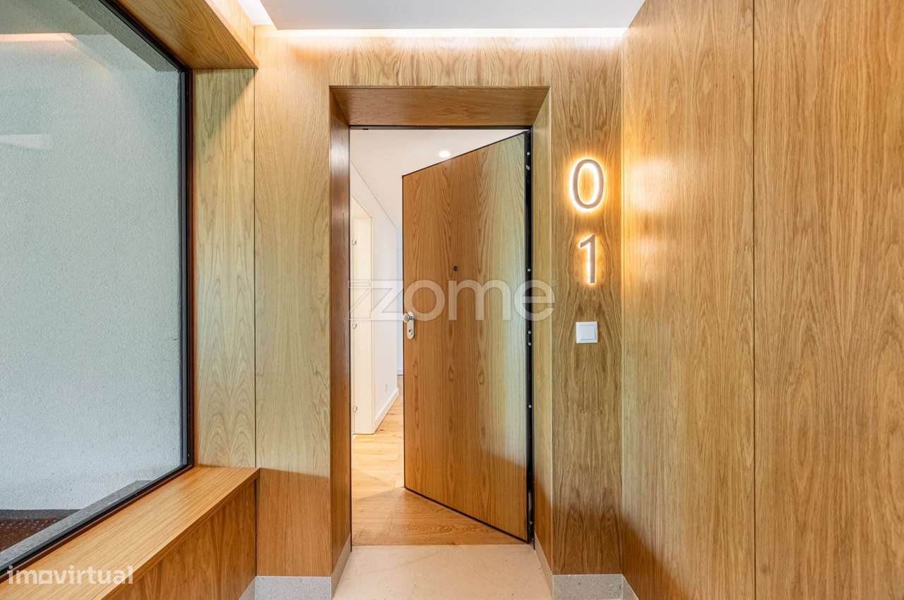 T3 com Terraço e 3 Lugares de Garagem | Quinta Marques Gomes-0