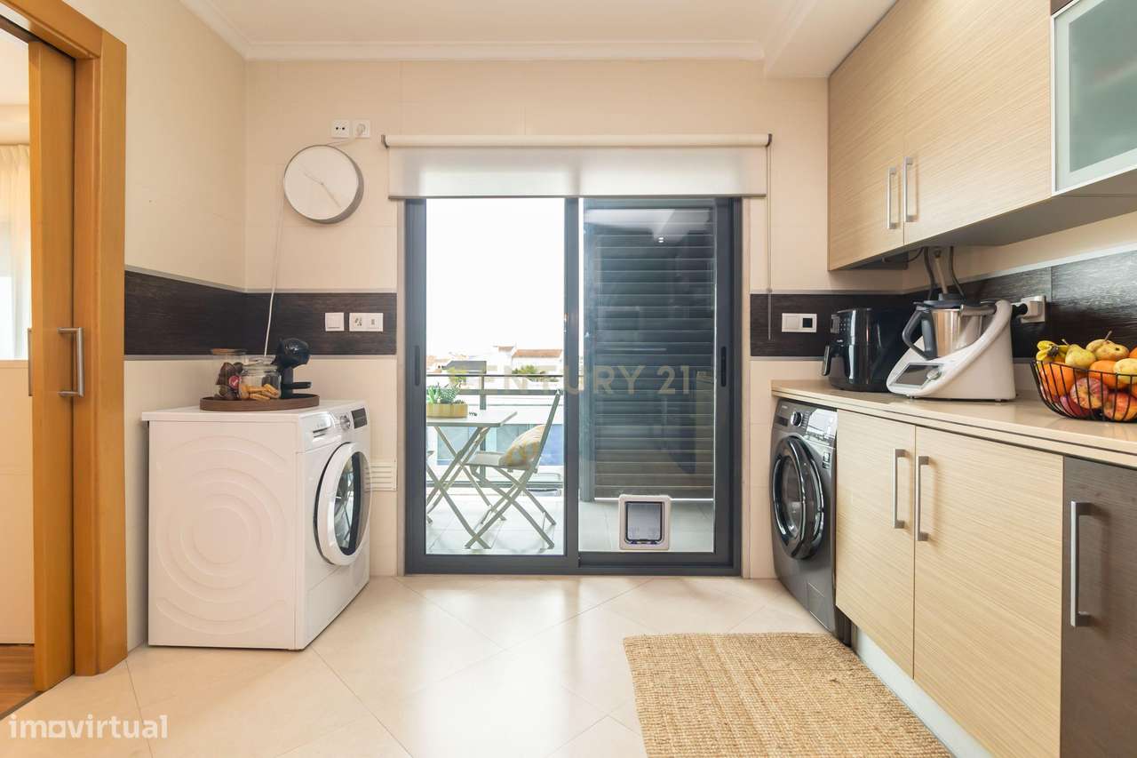 Apartamento T2 c/ garagem e arrecadação, Redondos, Fernão Ferro-9