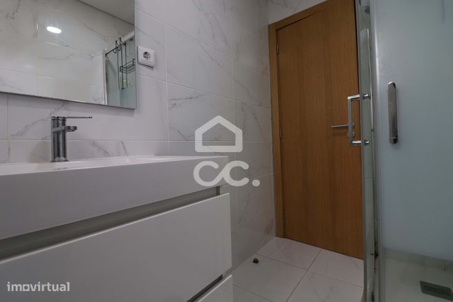 Apartamento T3 com terraço e arrumos em Eiras.-11