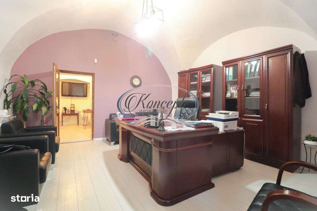 Birou in cladire istorica cu terasa si boxa, strada Eroilor - Imagine principală: 2/9