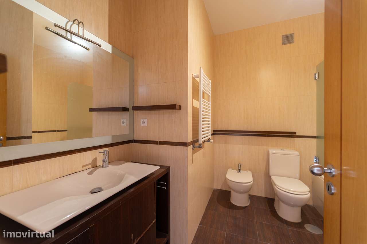 T5 Penthouse na Av Fernão Magalhães - Centro do Porto com Terraço-16