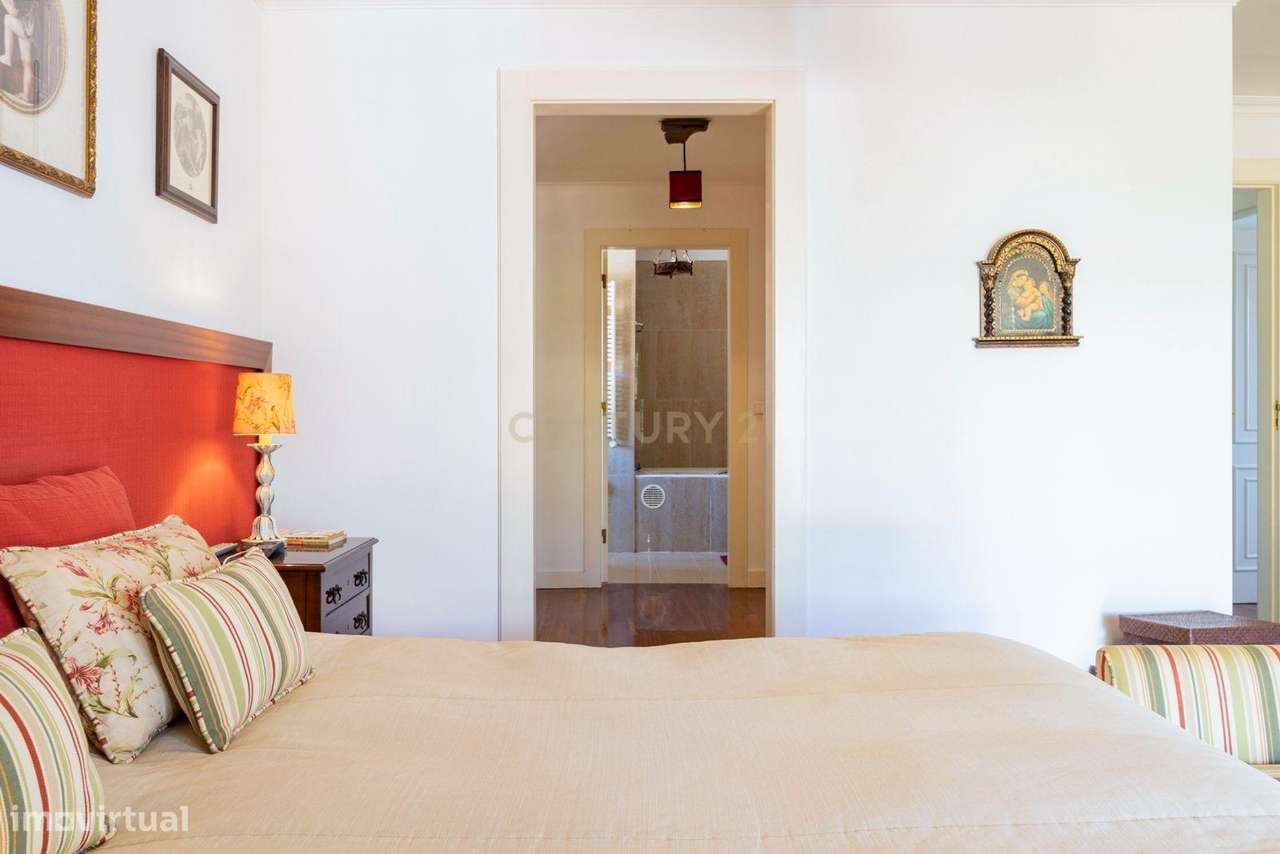 Moradia Isolada T6 com Garagem e Piscina Coberta na Quinta da Beloura-34