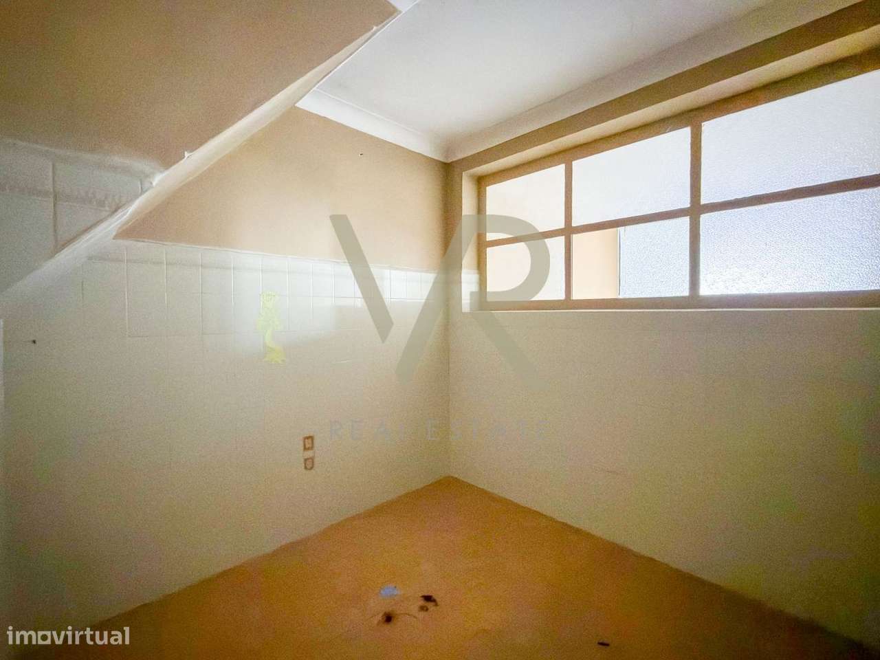 Moradia com Grande Potencial de Remodelação | Possibilidade de T5 |-11