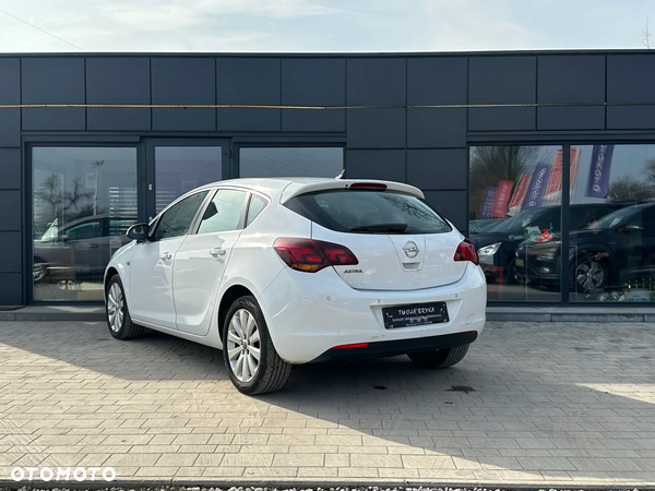 Opel Astra 1.4 ECOFLEX Cosmo - 11