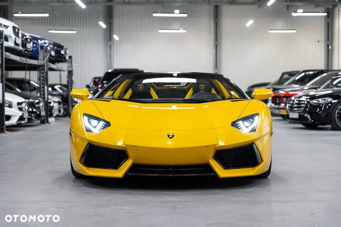 Lamborghini Aventador Roadster LP700-4 - 6