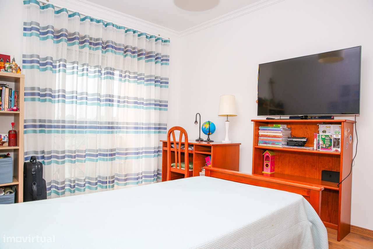 Excelente apartamento T3 com 111m2 no centro da Abrigada-42