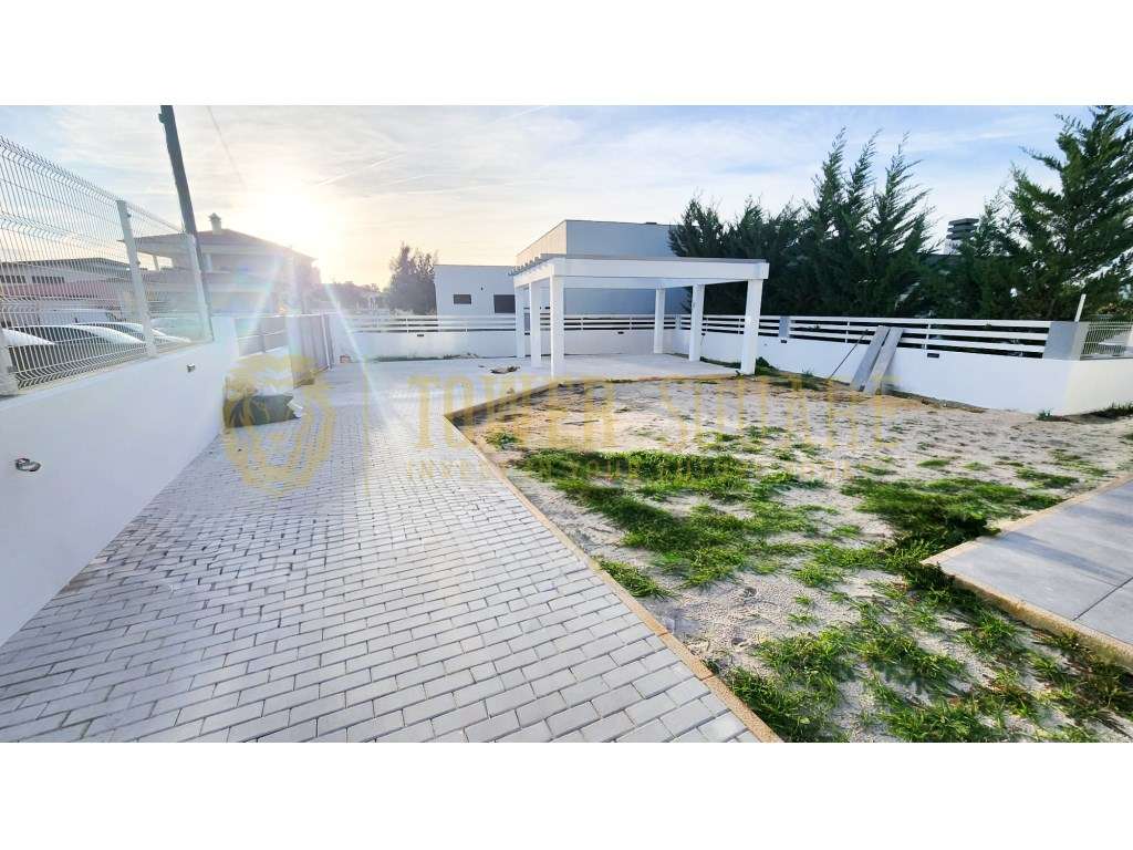 Moradia T4 Isolada - Conforto, Elegância e Privacidade! - Grande imagem: 2/43