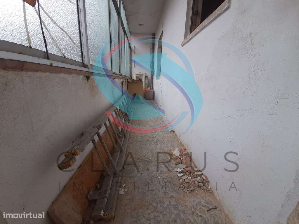 APARTAMENTO T2 EM REMODELAÇÃO TOTAL - TORRE DA MARINHA-16