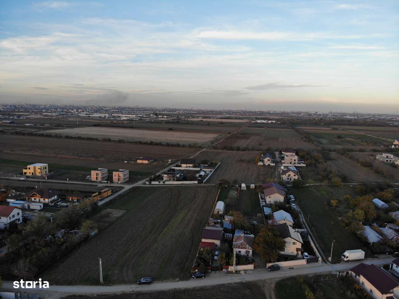 Teren CASA 592 mp la Asfalt - Toate utilitatile-1