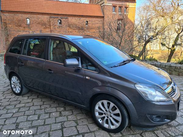 Opel Zafira 1.8 Cosmo - 1