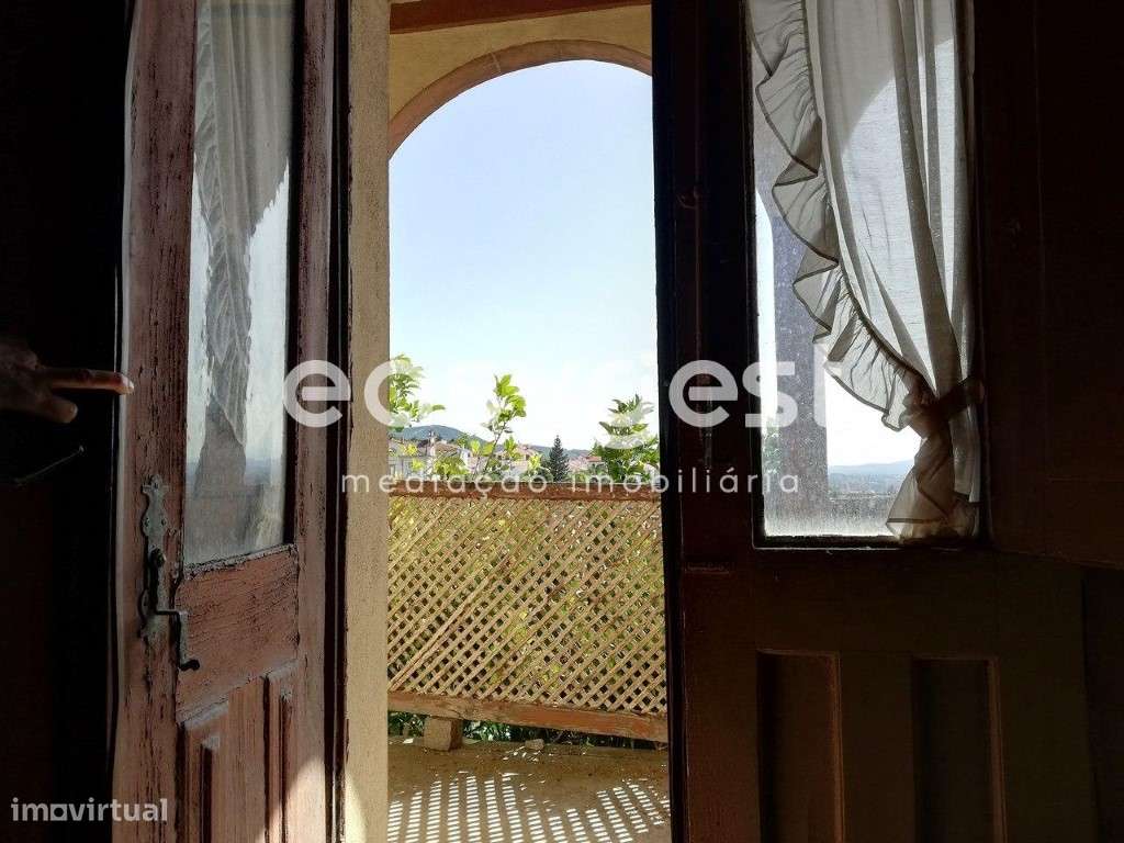 Emblemática moradia senhorial mobilada na vila de Alpedrinha - Grande imagem: 5/44