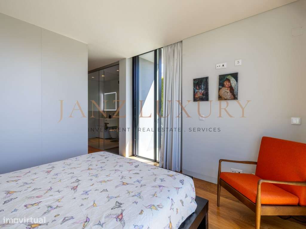 Moradia T4 Contemporânea com Vista Mar Total e Rooftop | Paço de Arcos-35